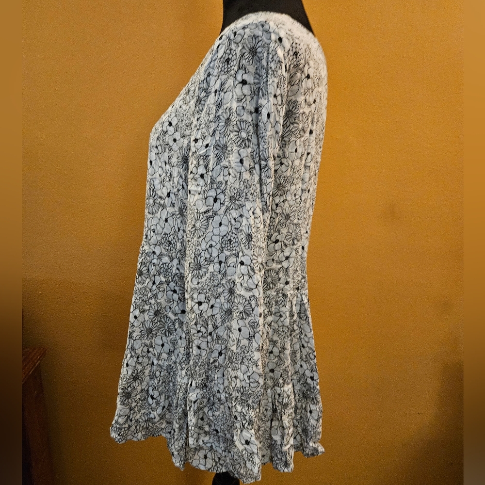Jane and Delancey Black and White Bell Sleeve Blouse - Picture 2 of 7